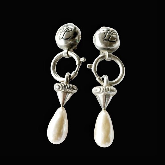 Vintage Karl Lagerfeld silver logo long dangle pearl clip earrings 1980’s runway - Picture 4 of 16